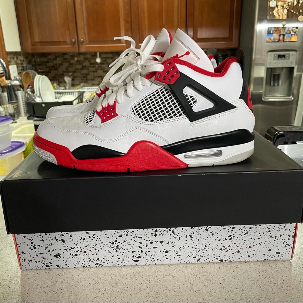 Used 100% Authentic Nike Air Jordan 4 Fire Red